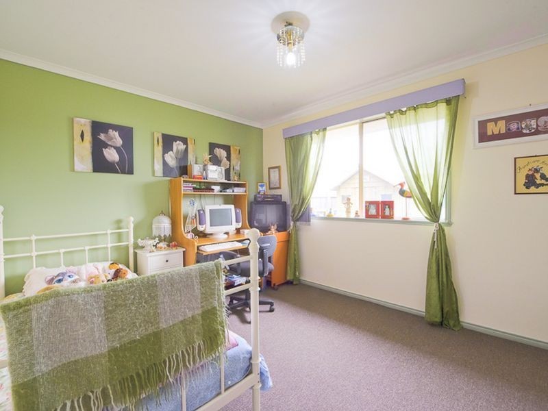 15 Mahogany Close, Hampton Park VIC 3976