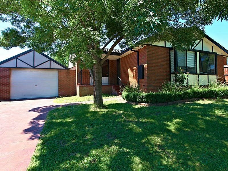 11 Highton Close, Hampton Park VIC 3976