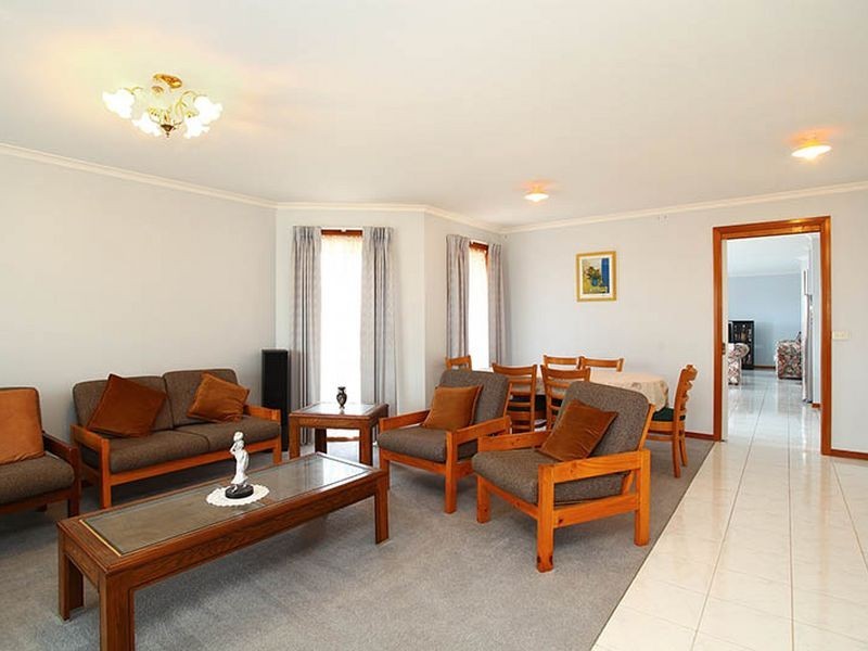 45 Justin Circuit, Hampton Park VIC 3976