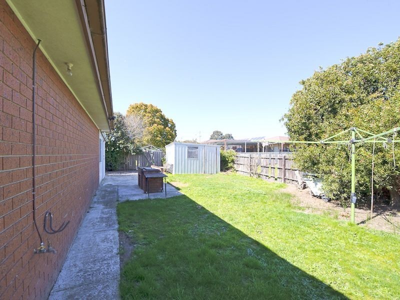 8 Cairns Road, Hampton Park VIC 3976