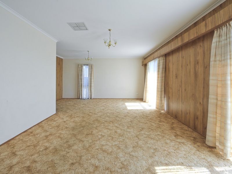 8 Cairns Road, Hampton Park VIC 3976