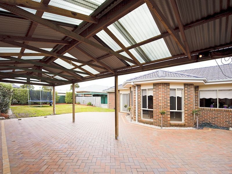 52 Wood Road, Narre Warren South VIC 3805