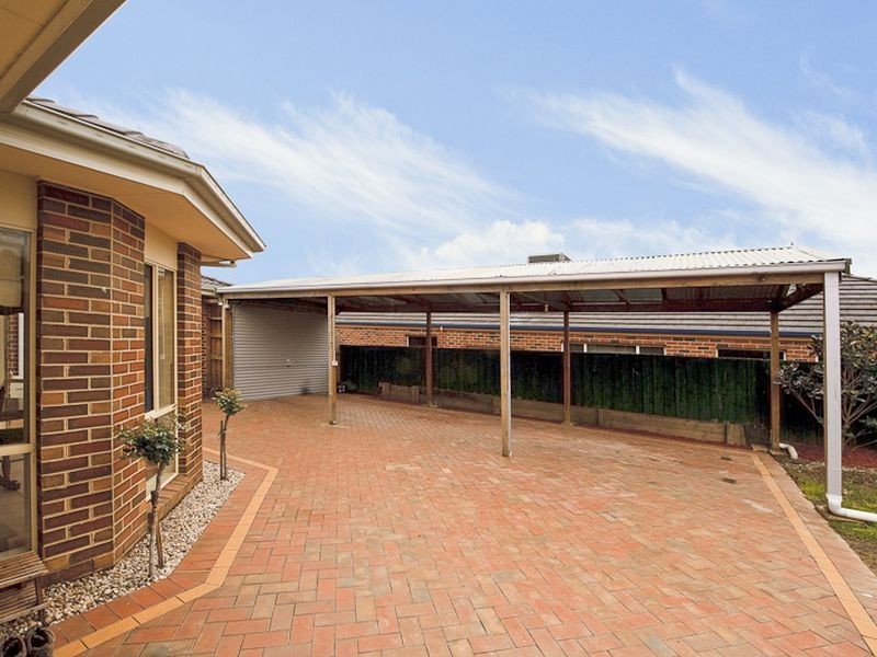 52 Wood Road, Narre Warren South VIC 3805