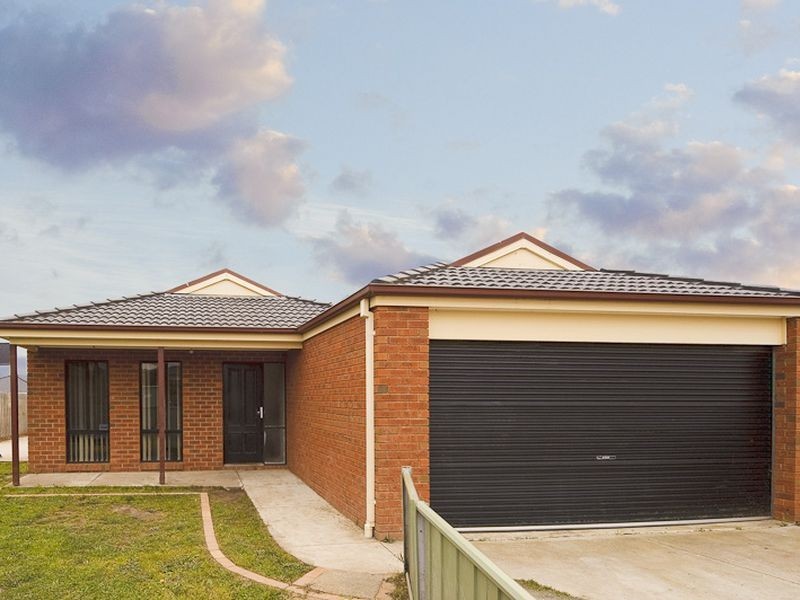 10 Bookham Way, Cranbourne West VIC 3977