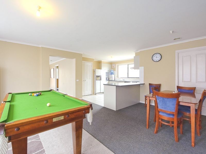 10 Bookham Way, Cranbourne West VIC 3977