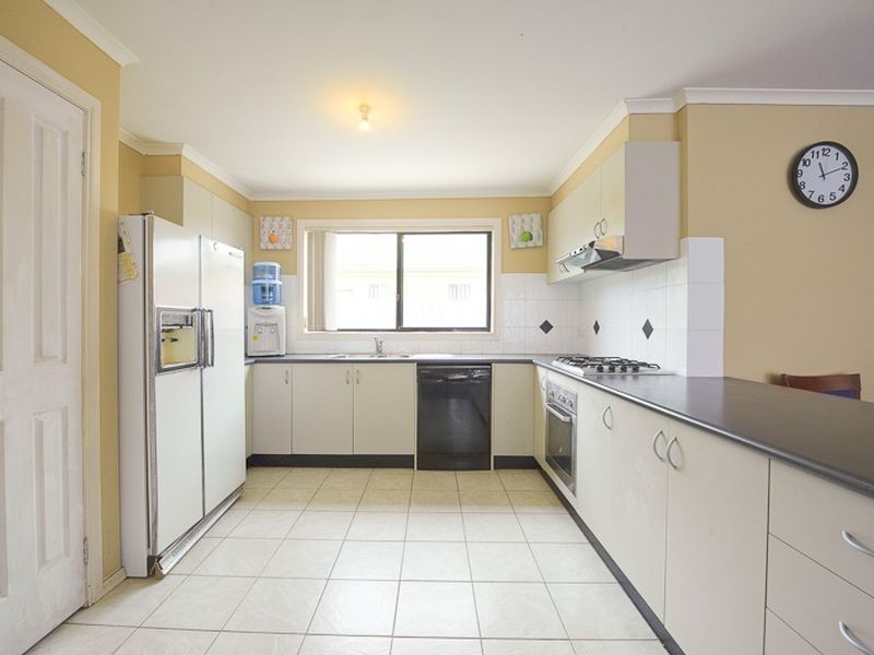 10 Bookham Way, Cranbourne West VIC 3977