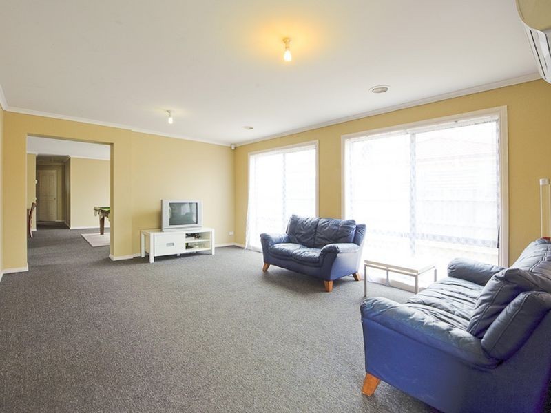 10 Bookham Way, Cranbourne West VIC 3977