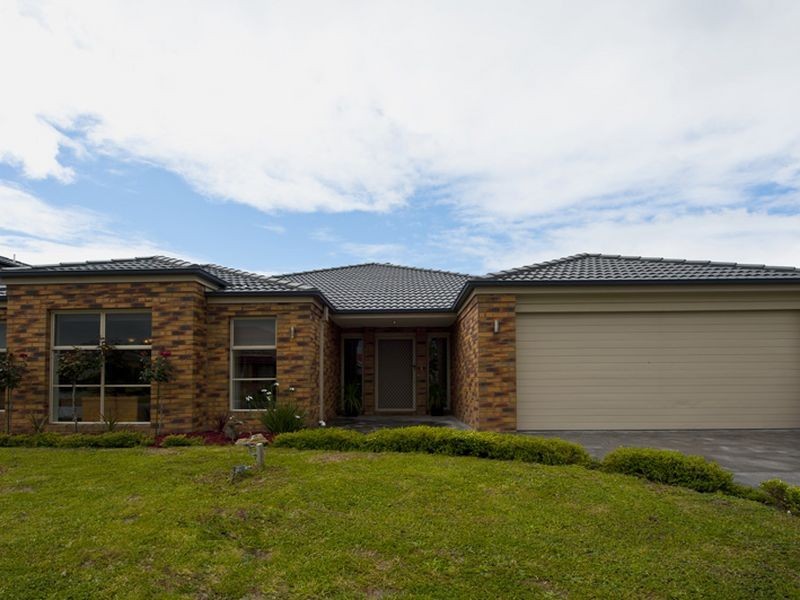 85 Robinswood Parade, Narre Warren South VIC 3805
