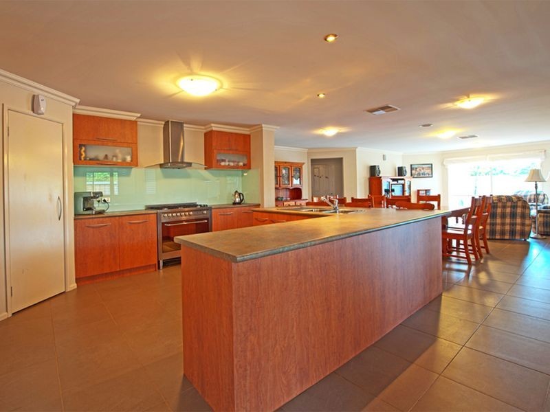 85 Robinswood Parade, Narre Warren South VIC 3805