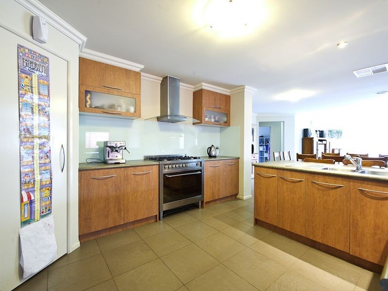 85 Robinswood Parade, Narre Warren South VIC 3805