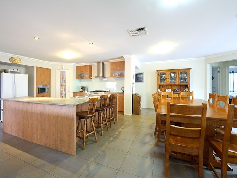 85 Robinswood Parade, Narre Warren South VIC 3805