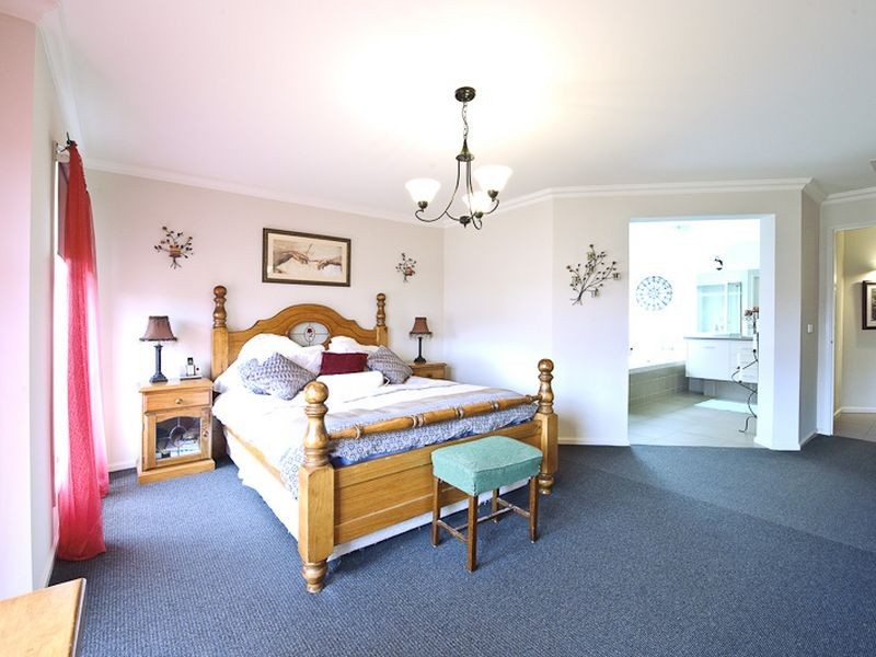 85 Robinswood Parade, Narre Warren South VIC 3805