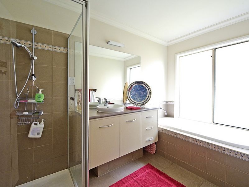 85 Robinswood Parade, Narre Warren South VIC 3805