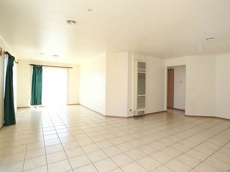 13 Summit Court, Hampton Park VIC 3976