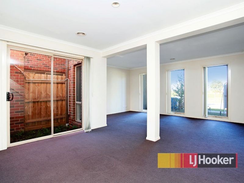 164 Paterson Drive, Lynbrook VIC 3975