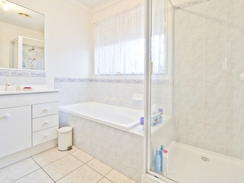 10 Summit Court, Hampton Park VIC 3976