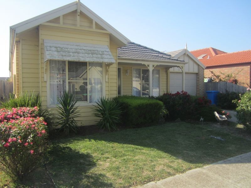 34 Lindsay Crescent, Lynbrook VIC 3975