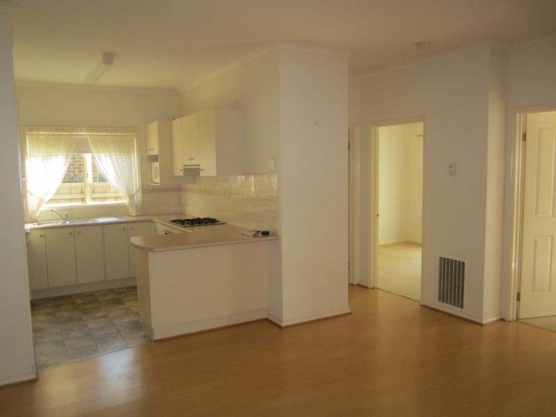 34 Lindsay Crescent, Lynbrook VIC 3975