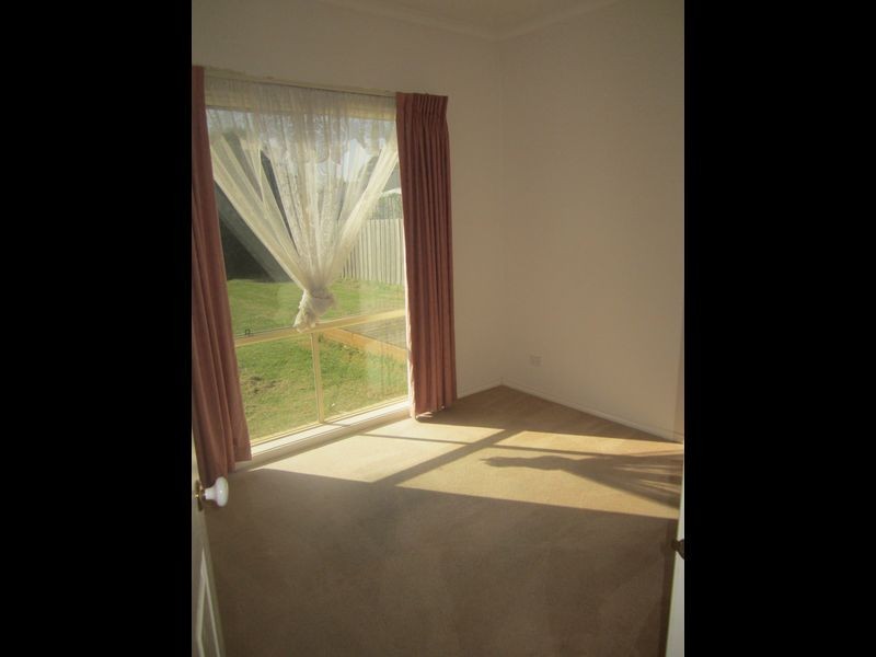 34 Lindsay Crescent, Lynbrook VIC 3975