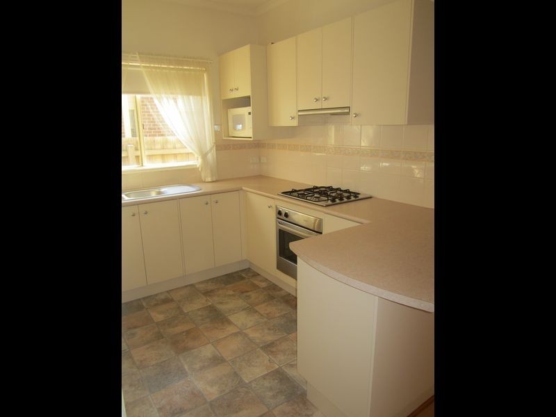 34 Lindsay Crescent, Lynbrook VIC 3975