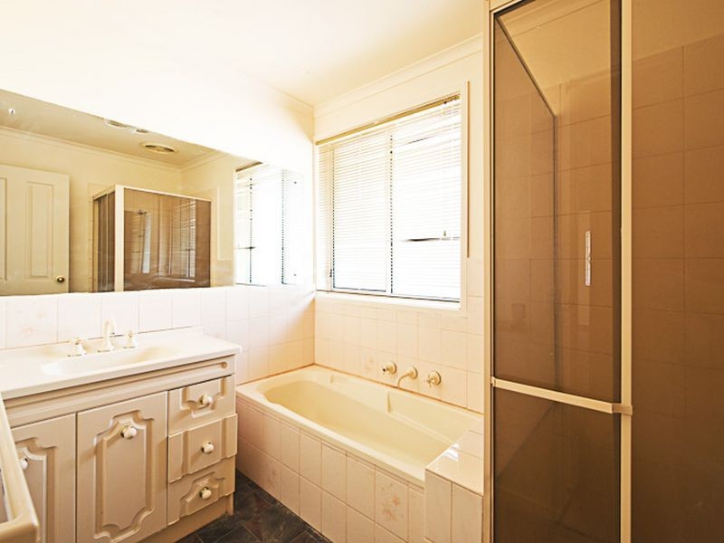 22 Oaktree Drive, Hampton Park VIC 3976