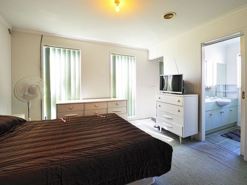 38 Lighthorse Crescent, Narre Warren South VIC 3805