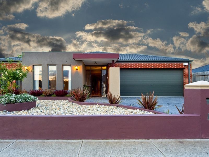 10 Broadstone Way, Cranbourne VIC 3977