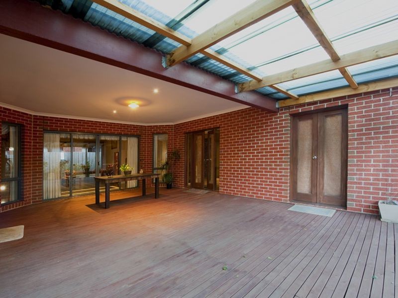 10 Broadstone Way, Cranbourne VIC 3977