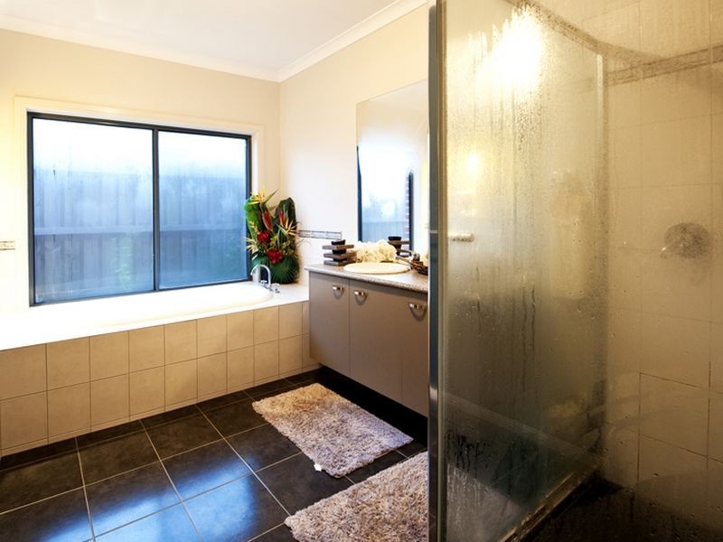 10 Broadstone Way, Cranbourne VIC 3977