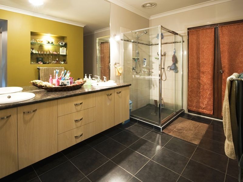 10 Broadstone Way, Cranbourne VIC 3977