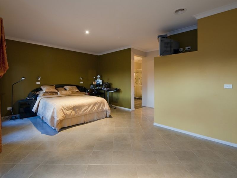 10 Broadstone Way, Cranbourne VIC 3977