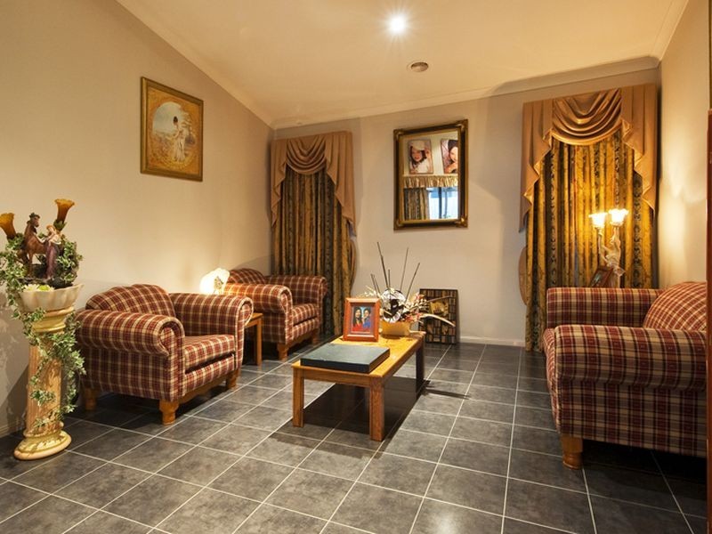 10 Broadstone Way, Cranbourne VIC 3977