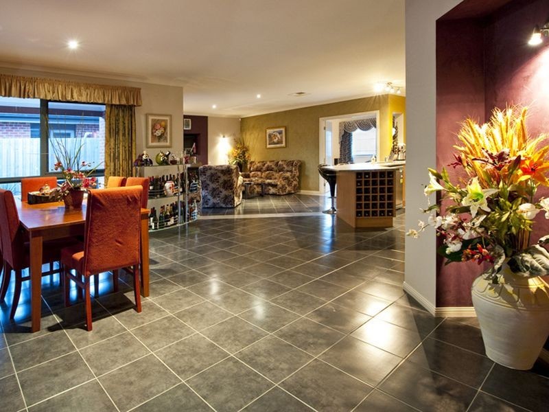 10 Broadstone Way, Cranbourne VIC 3977