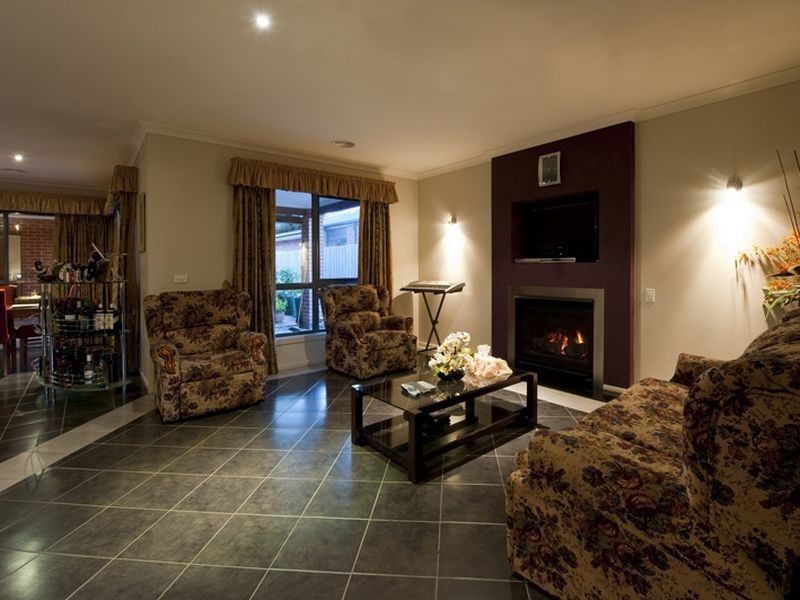 10 Broadstone Way, Cranbourne VIC 3977