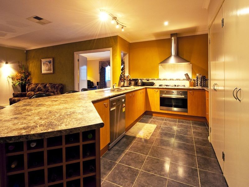 10 Broadstone Way, Cranbourne VIC 3977