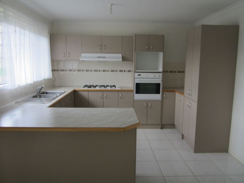 6 Nirringa Drive, Hampton Park VIC 3976