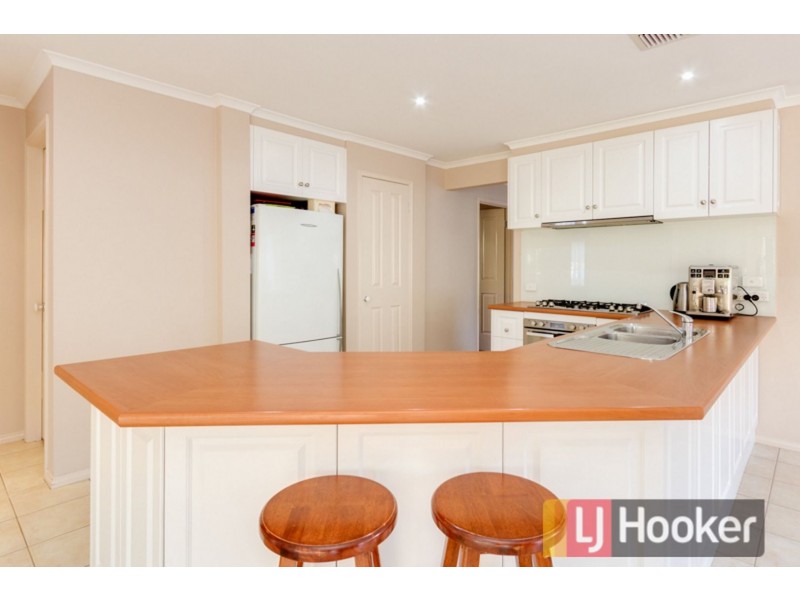 9 Cobbler Grange, Lynbrook VIC 3975