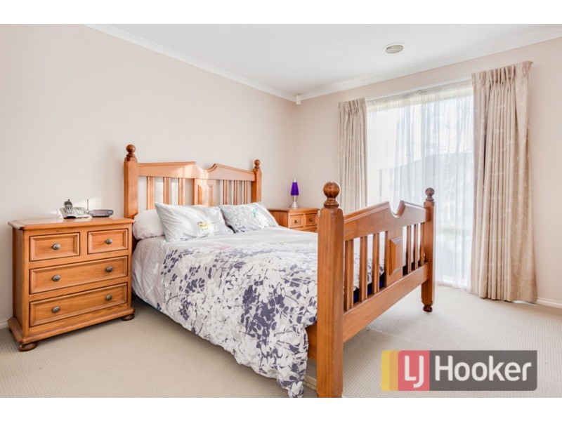 9 Cobbler Grange, Lynbrook VIC 3975