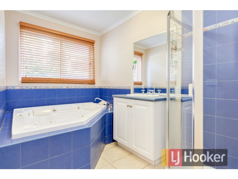 9 Cobbler Grange, Lynbrook VIC 3975