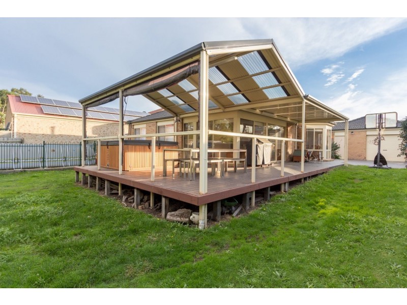 9 Cobbler Grange, Lynbrook VIC 3975