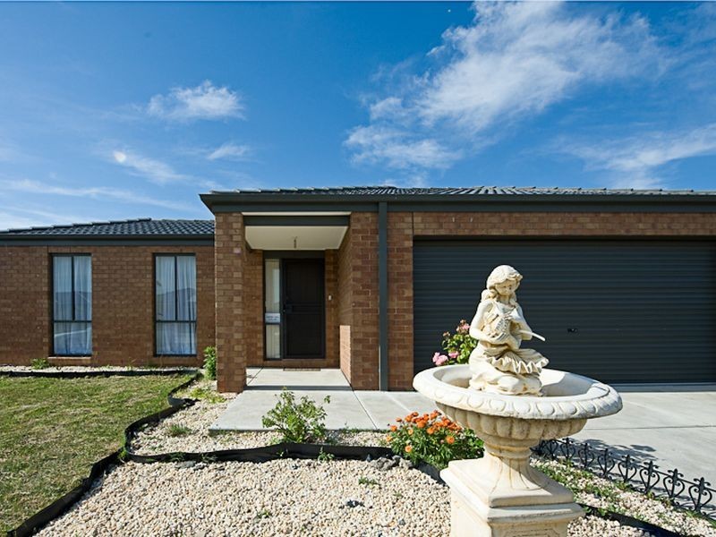 27 Domino Way, Hampton Park VIC 3976