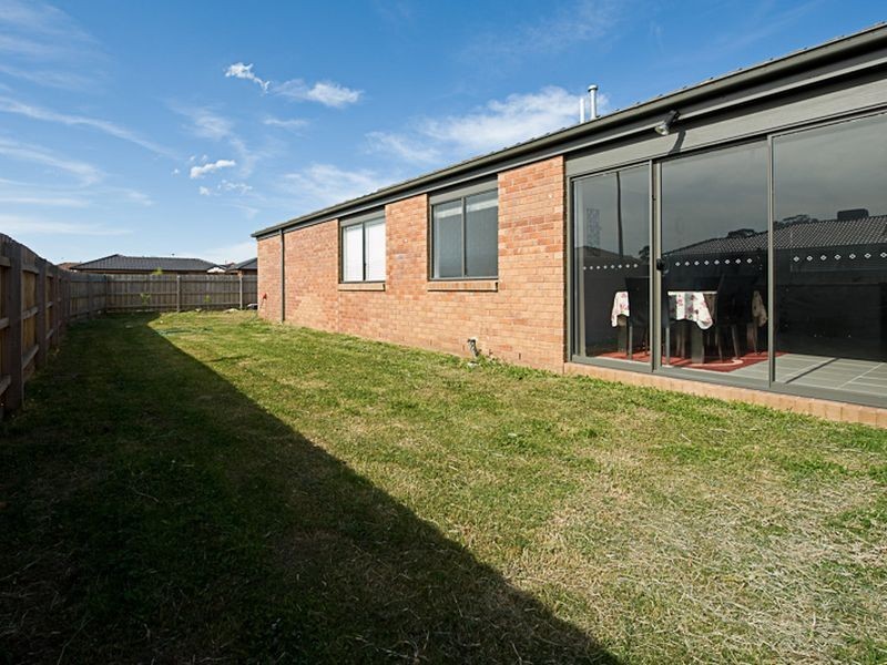 27 Domino Way, Hampton Park VIC 3976