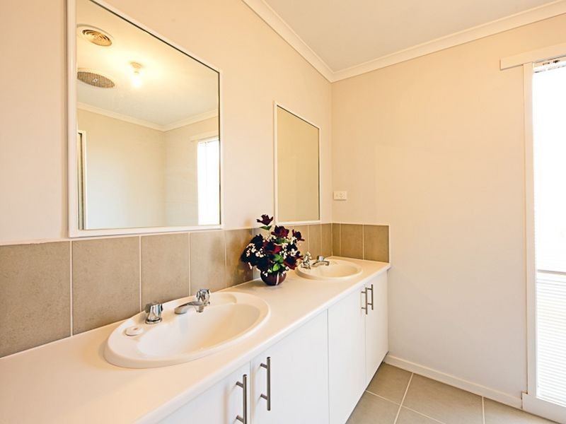 27 Domino Way, Hampton Park VIC 3976