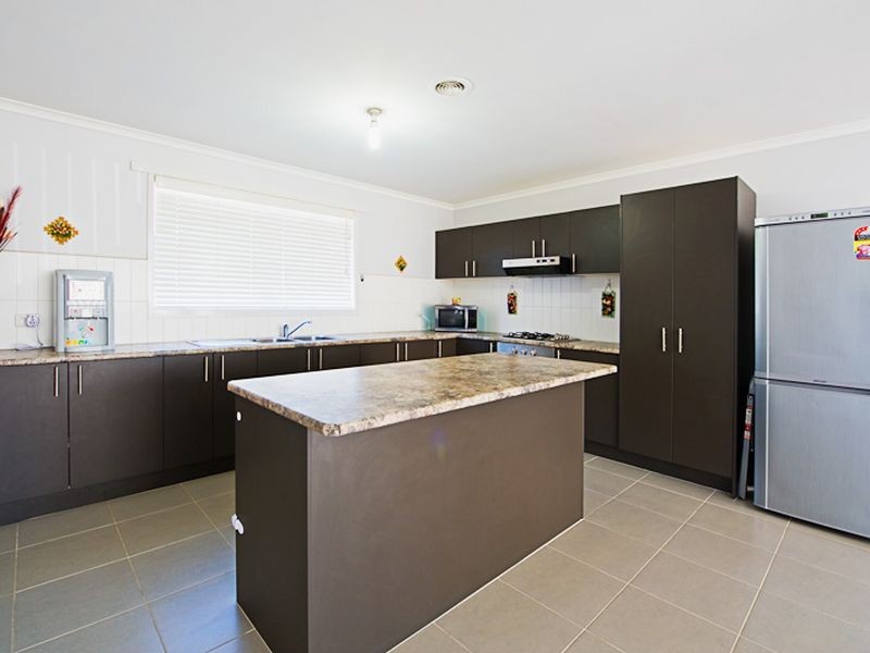 27 Domino Way, Hampton Park VIC 3976