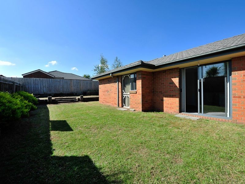 4 Woodside Close, Hampton Park VIC 3976