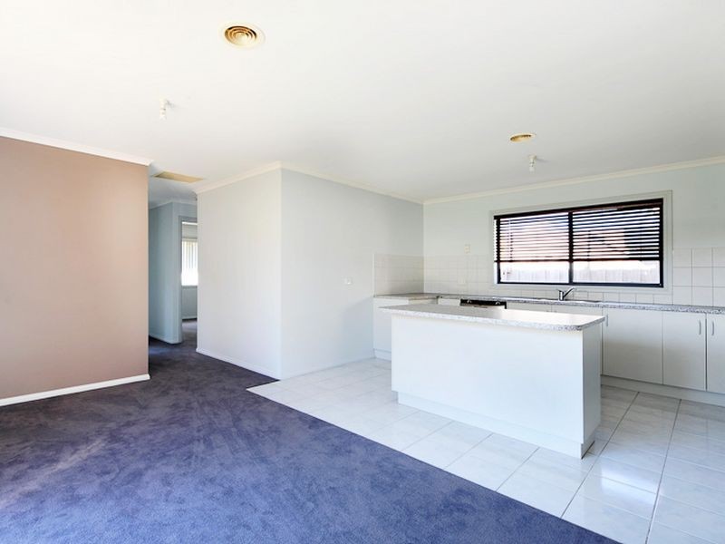 4 Woodside Close, Hampton Park VIC 3976