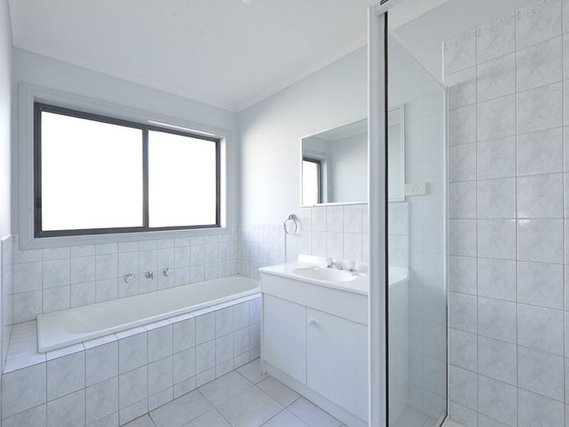 4 Woodside Close, Hampton Park VIC 3976