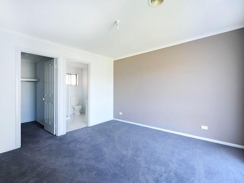 4 Woodside Close, Hampton Park VIC 3976