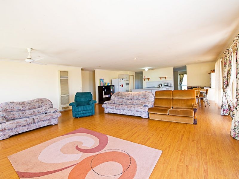 47 Ralph Crescent, Hampton Park VIC 3976