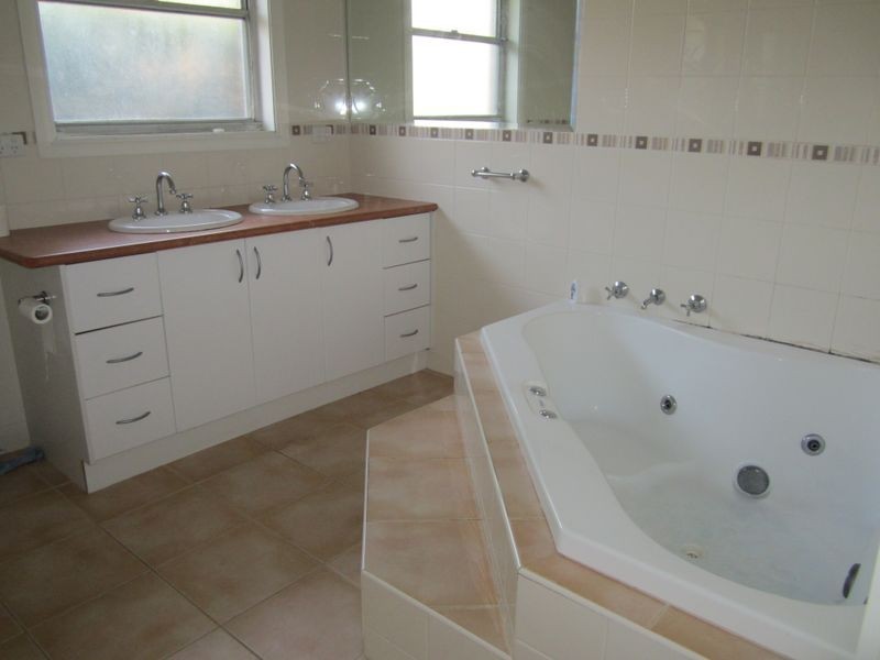 32 Green Valley Crescent, Hampton Park VIC 3976